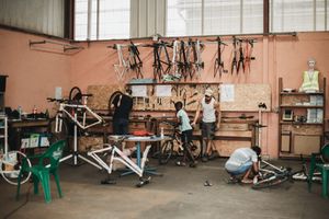 Une petite photo de l'atelier Kaz à Vélo avant Pimp ton atelier...