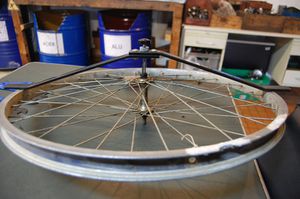 Centreur de roue — Wiklou, le Wiki du Biclou
